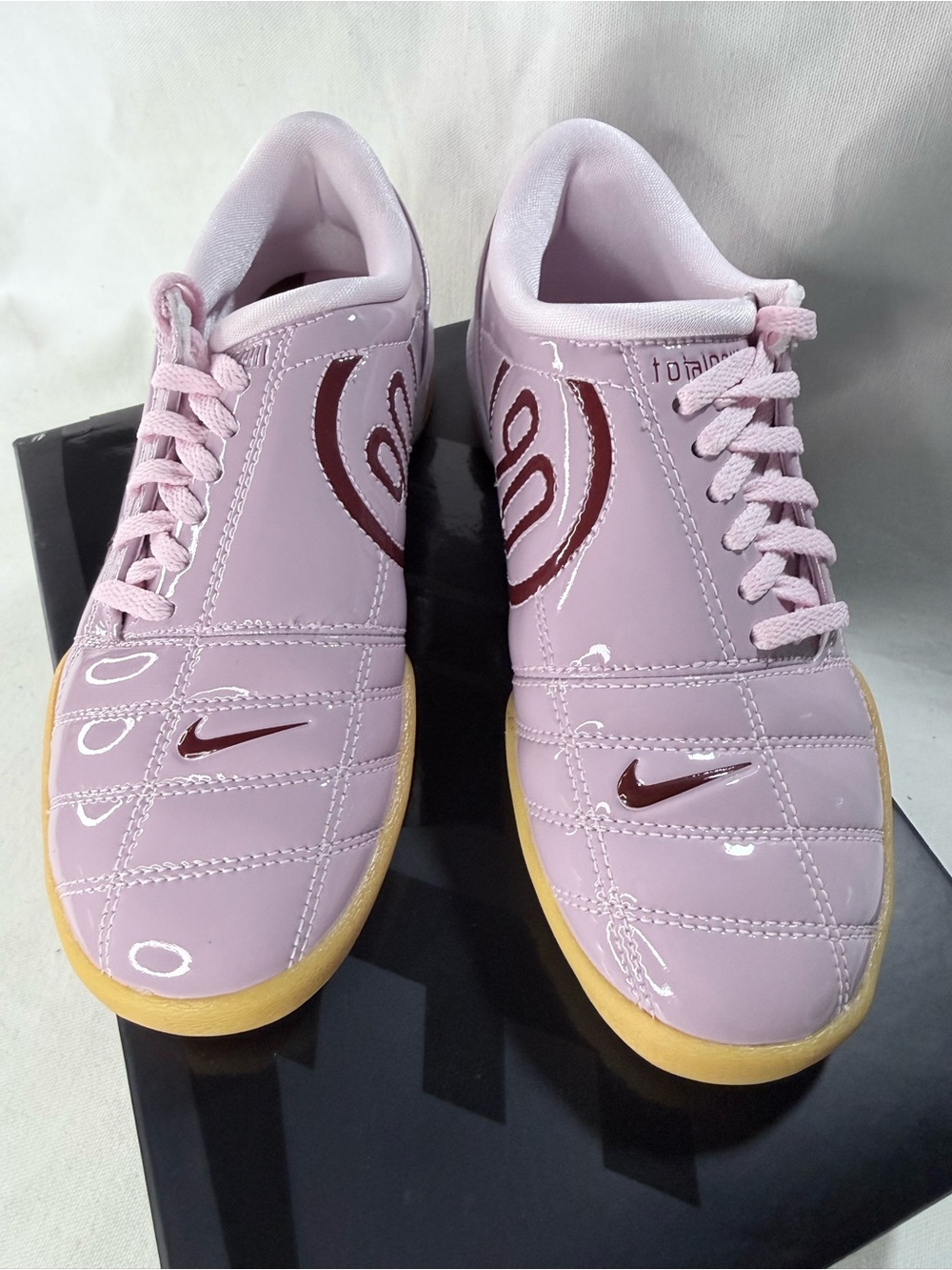 Nike T90 Women’s Pink Patent Lace-Up Sneakers with Maroon Swoosh Wmns 6 Y4.5